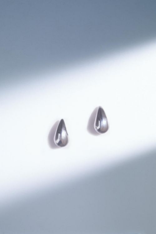 Tear drop silver earrings