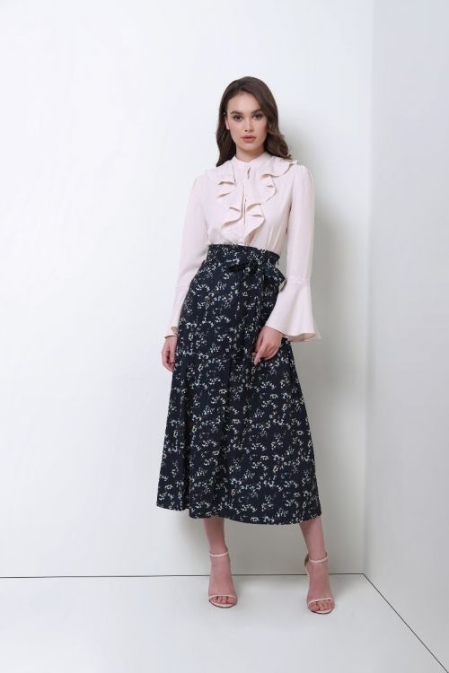 Front buttoned line skirt