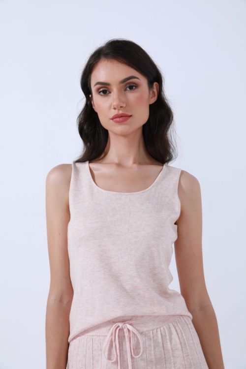 sleeveless knitted top
