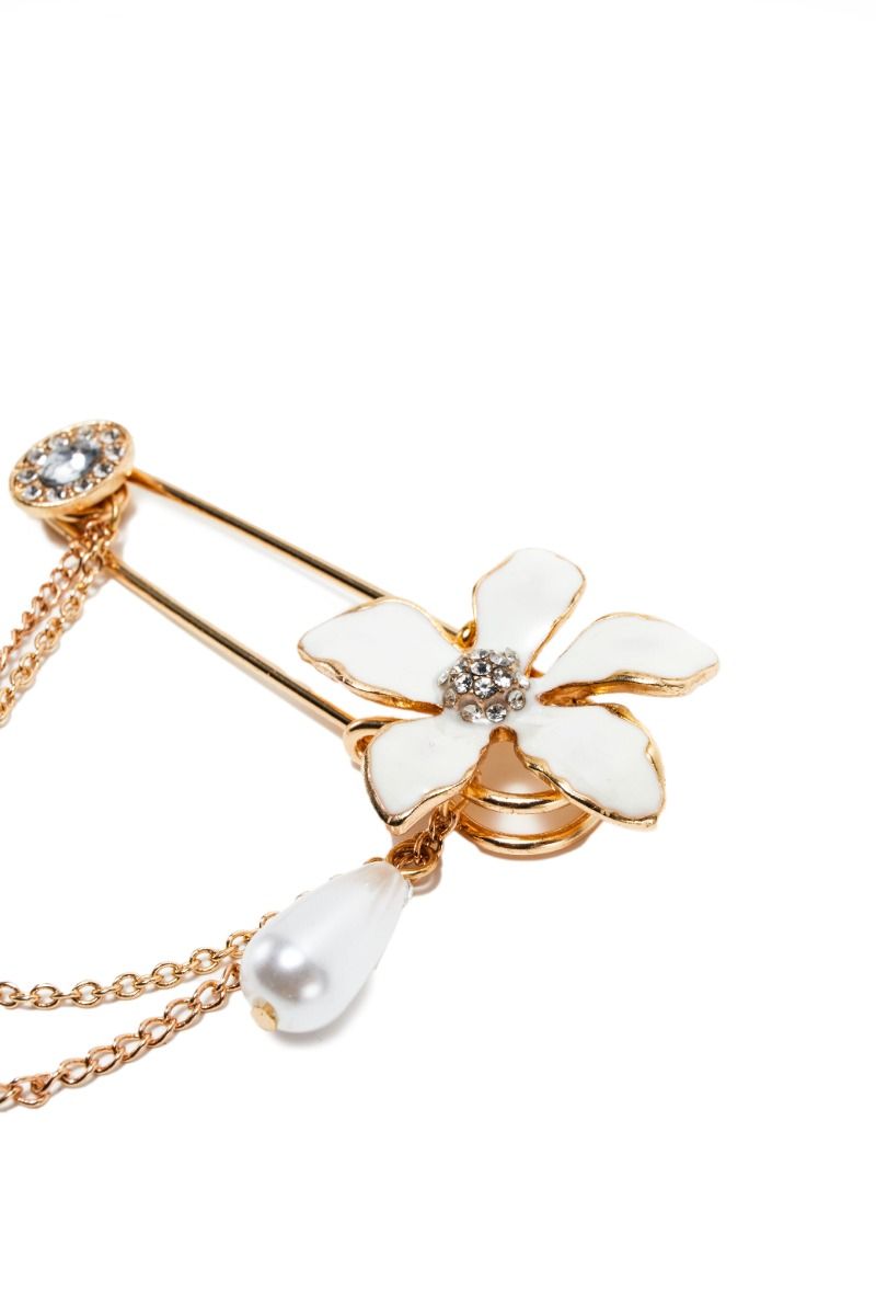 Flower shape brooch