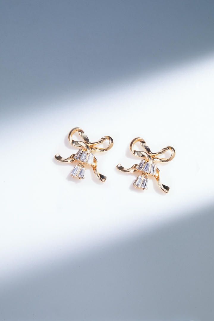 Bow shape earrings