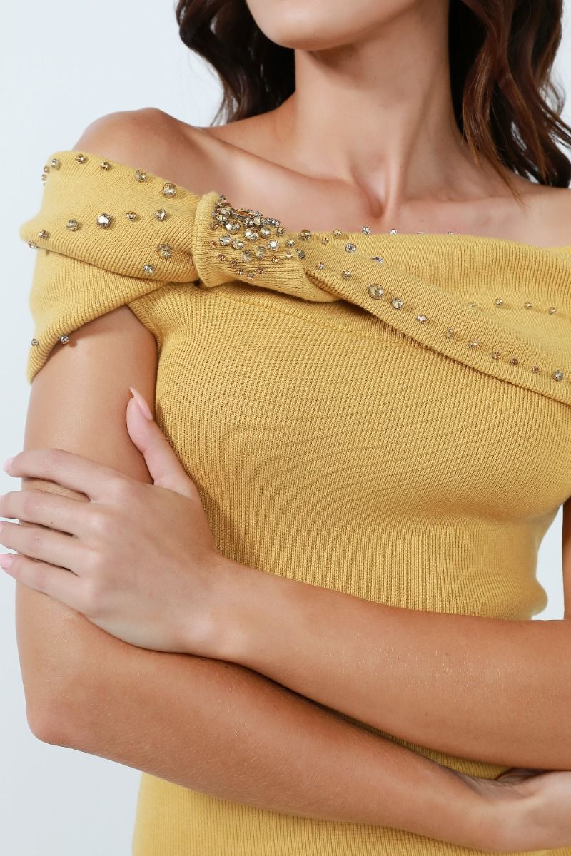 Off-shoulder knit dress