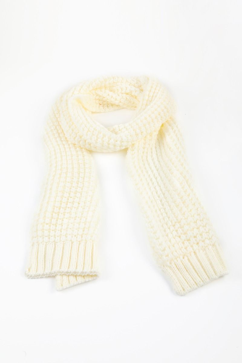 Ribbed pattern knitted scarf