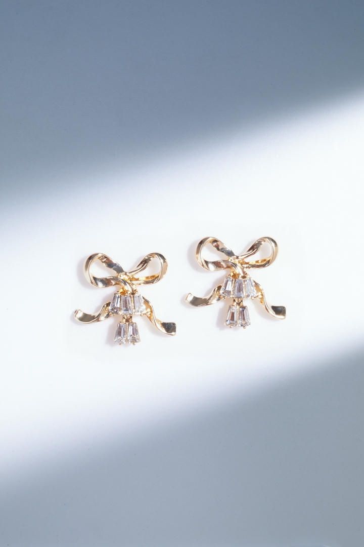 Bow shape earrings