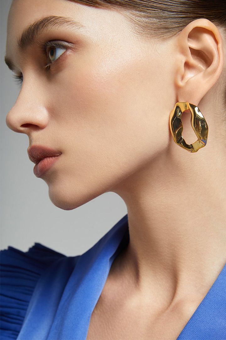 round golden earrings