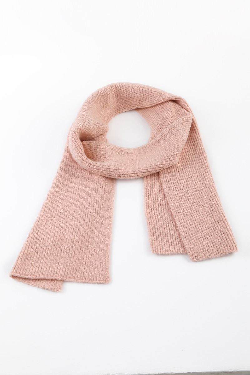 Ribbed pattern scarf