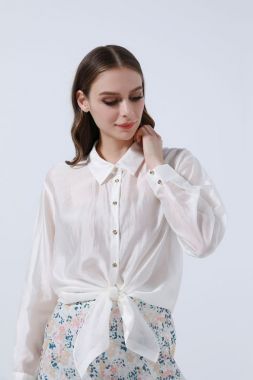 knotted hem top
