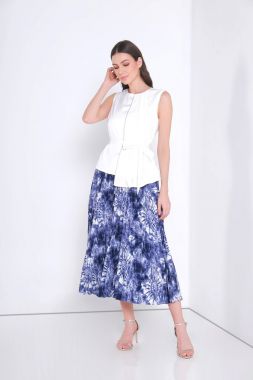 High-waist pleated skirt